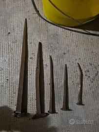 chiodi fatti a mano da fabbro