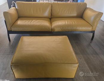 Divano lineare  della Cassina in pelle colore nabu