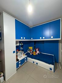 Stanzetta con armadio - scrivania - letto