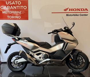 Honda Forza 750 .