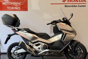 Honda Forza 750 .
