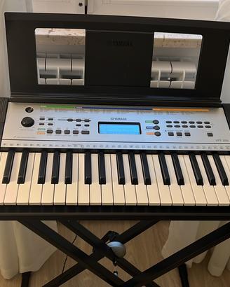 Tastiera Yamaha YPT-255 con supporto