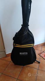 Chitarra classica Yamaha  completa di accessori 