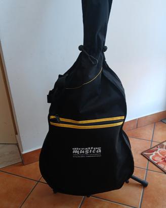 Chitarra classica Yamaha  completa di accessori 
