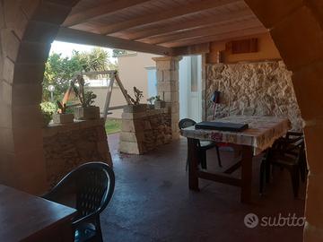 Villetta a Torre dell'Orso con giardino