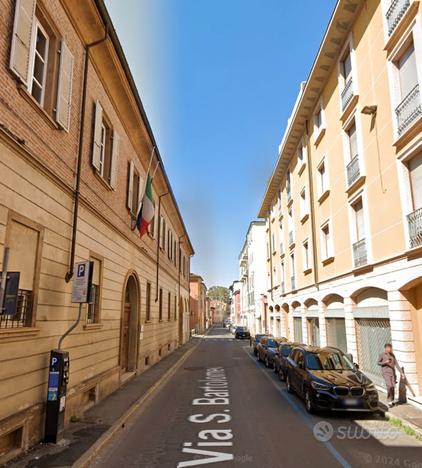 Ampio bilocale arredato con balcone a Piacenza