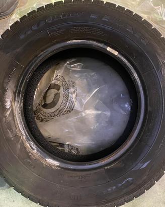 4 gomme 225/70/R15 invernali Goodyear Cargo