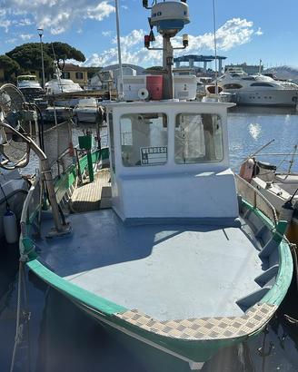 Barca da pesca con licenza