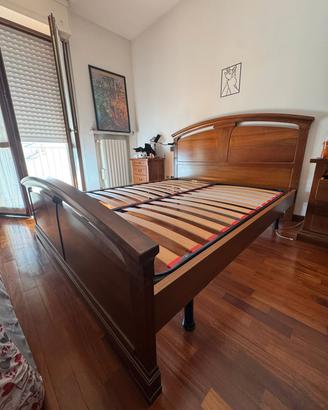 “Letto matrimoniale classico in legno massello com