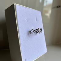 Anello argento con design di delfini intrecciati