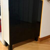 Mobiletto IKEA BESTÅ bianco e nero lucido