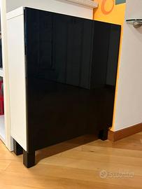 Mobiletto IKEA BESTÅ bianco e nero lucido