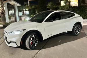 Ford mustang mach E4 X