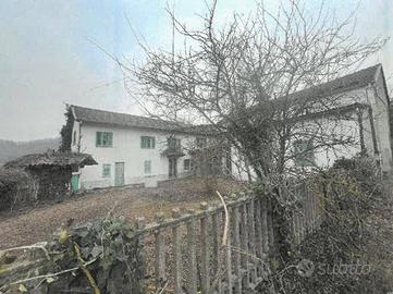 Immobile in asta di 252 m² con 5 locali a Monaster