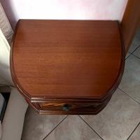 2 comodini in legno sospesi