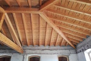 Edifico 800mq con bar e n. 8 box