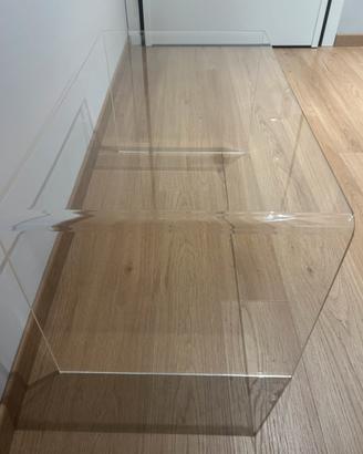 Tavolino design in plexiglas