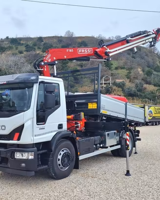 IVECO 180E32 K NUOVO GRU da 23 m + RIBALTABILE