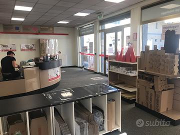 Attività commerciale Mail Boxes Etc