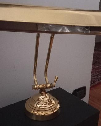 Lampada in ottone da tavolo