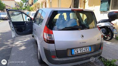 autovettura marca Renault modello Scenic versione