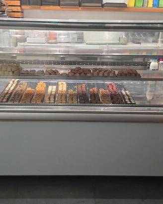 vetrina pasticceria 