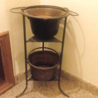 antico porta catino con 2 paioli di rame