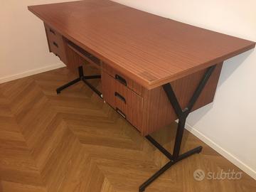 Scrivania vintage modello svedese anni 70