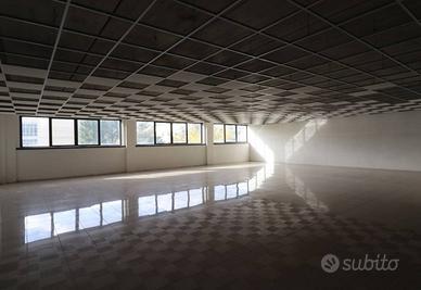 Immobile di 210 m² con 1 locale a San Giovanni Val