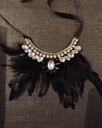 Collier con piume e pietre 