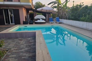 Villetta con piscina privata a Fondachello