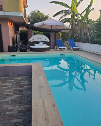 Villetta con piscina privata a Fondachello