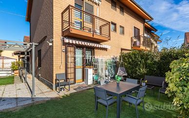 VILLETTA A SCHIERA CON GIARDINO E BOX AUTO!