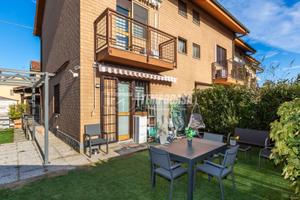 VILLETTA A SCHIERA CON GIARDINO E BOX AUTO!