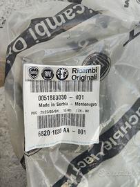 FCA Cerniera cappuccio sinistro OEM 51883030