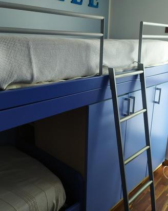 Letto a castello blu