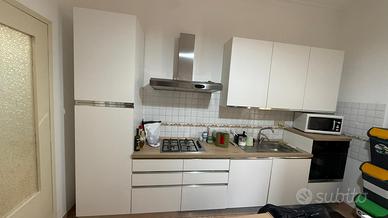 Cucina compresa frigo e lavastoviglie