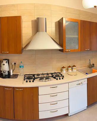 Cucina di 4,5 metri con elettrodomestici
