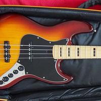 Sire Marcus Miller V7 Vintage + Gigbag Markbass