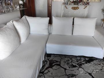 Divano ad angolo bianco moderno e comodo 