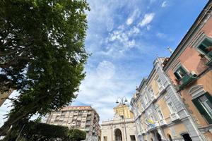 MULTILOCALE A CASTELLAMMARE DI STABIA
