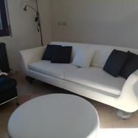 DIVANO PELLE BIANCO "CHARME" + PUFF "BOBO"