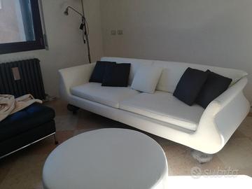 DIVANO PELLE BIANCO "CHARME" + PUFF "BOBO"