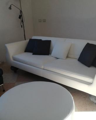 DIVANO PELLE BIANCO "CHARME" + PUFF "BOBO"