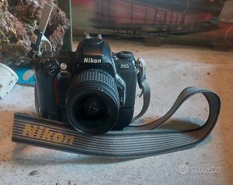 Fotocamera Nikon f65 con obbiettivo nikkor 