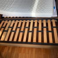 Doghe in legno con letto matrimoniale