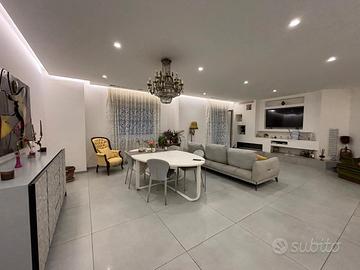 Appartamento rifinito con terrazzo a livello