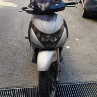 Piaggio Beverly 200