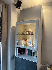 Colonna con vetrinetta ikea