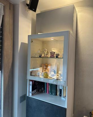 Colonna con vetrinetta ikea